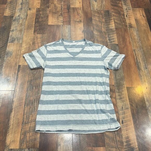 Lululemon shirt L (800) - Picture 1 of 5